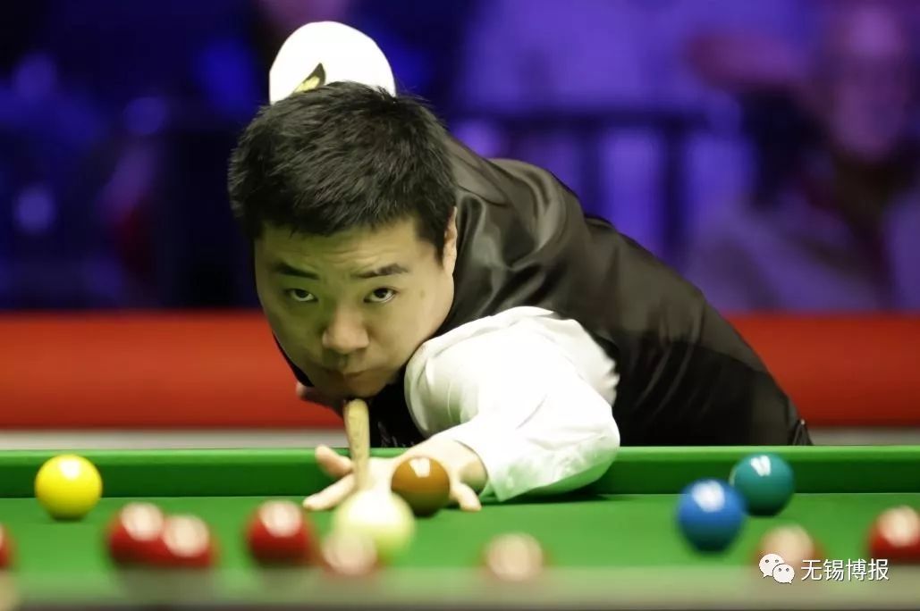 闻发布会上 闻发布会上